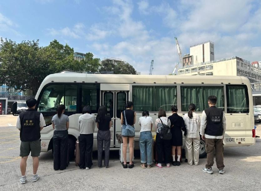 今日（24日），香港元朗警区特别职务队联合入境事务处人员，在区内开展代号「火石」