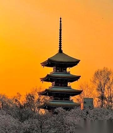 武汉给自己定了个数，2030年，3万亿。很多人第一反应是，口气不小。但你得看