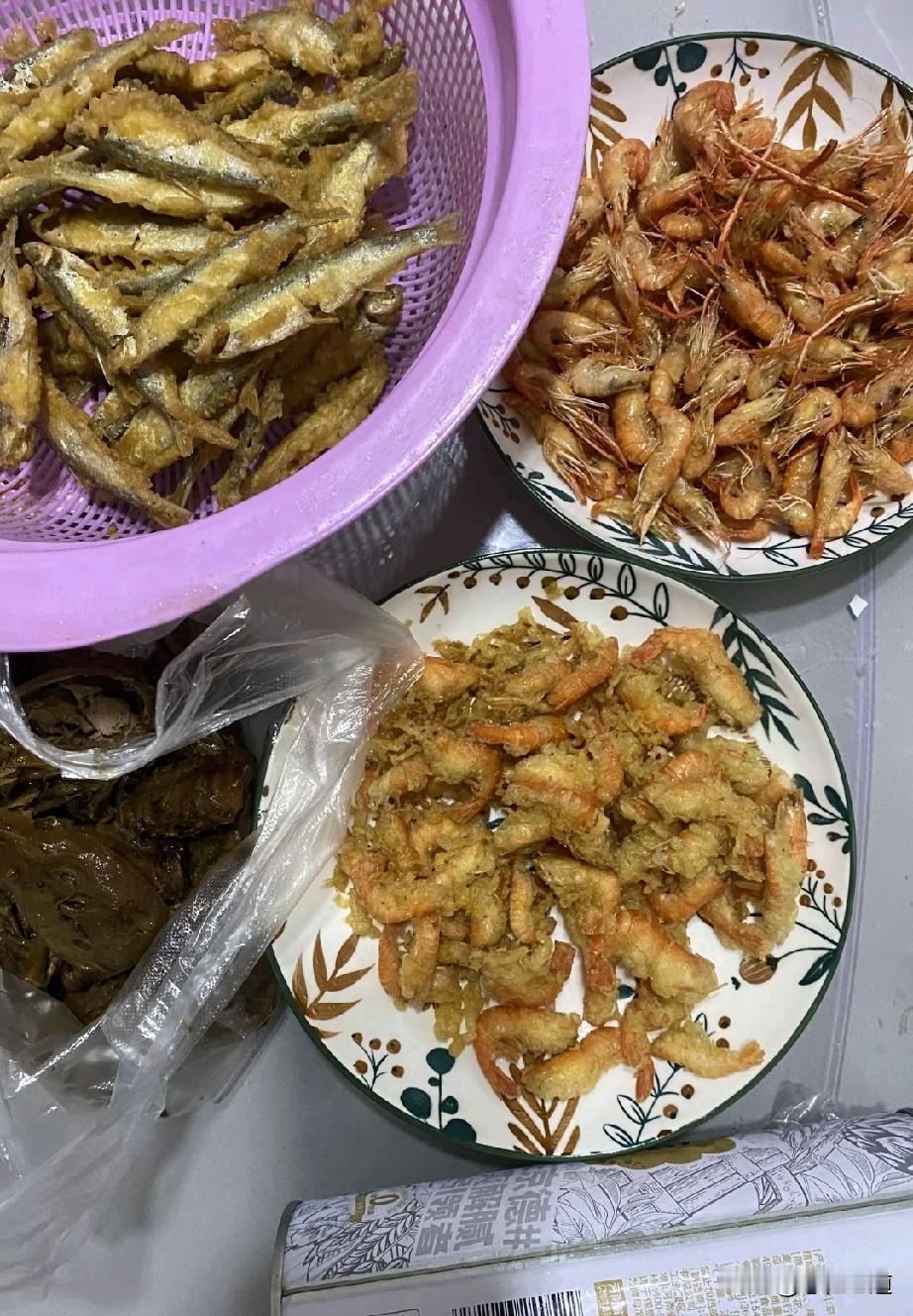 全国没有一个地方小河虾卖的比江苏更贵，特别是苏南地区，稍微大一点的小河虾一斤都在