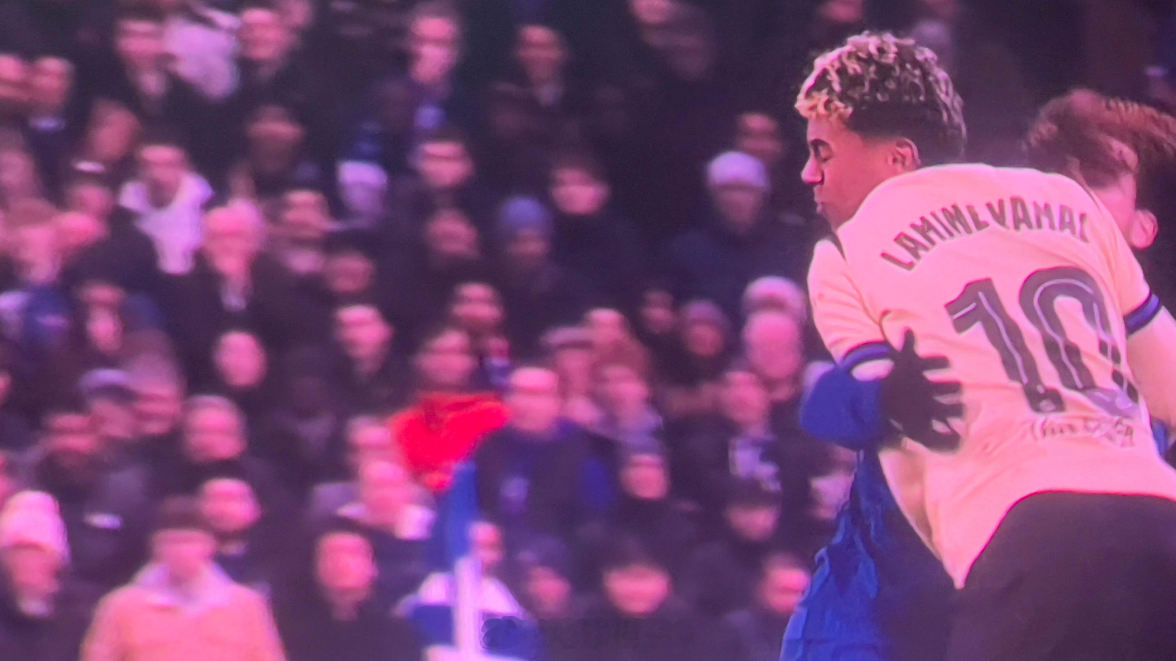 切尔西VS巴萨蓝军活生生把强调整体配合，以技术见长的巴萨打成了糙哥队。全场压