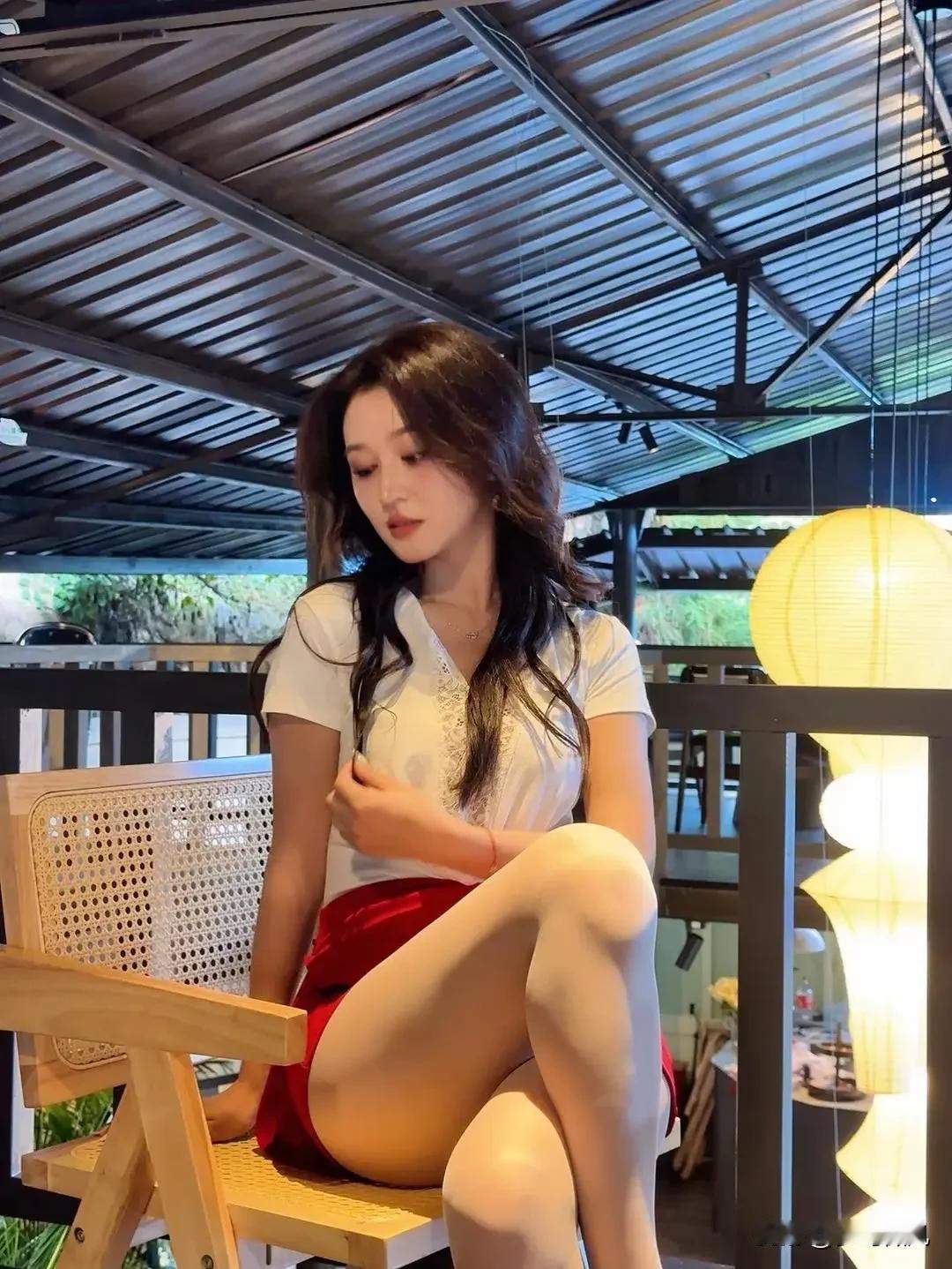 原来世界上最令人心痛的事，不是爱而不得，而是曾经相爱，后来却不能在一起。