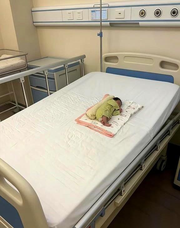 经费严重不足的后果，就是只捏出了这么一丁点儿大。刚出炉三天。整个人小得呀，我