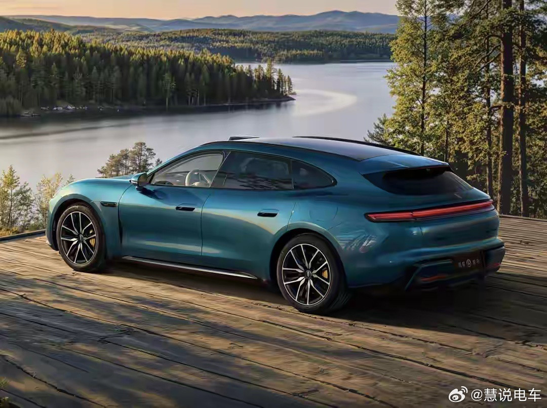 大家都来评评，国外经典猎装车，跟国产猎装哪个更好看？？汽车鸿蒙智行首款猎装车型尚