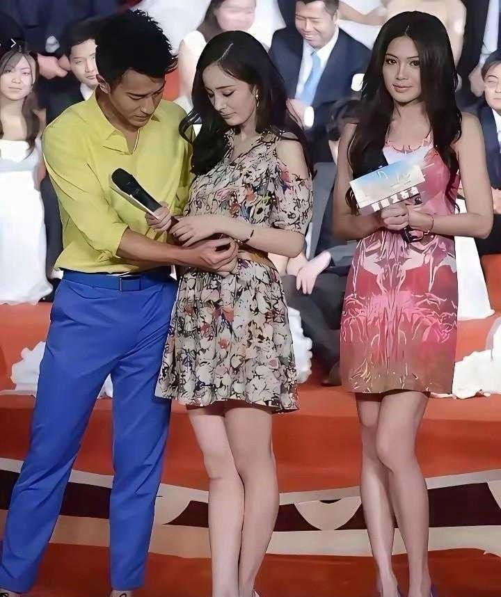 当年刘恺威与杨幂在活动上的一幕，动作是骗不了人的​​​
