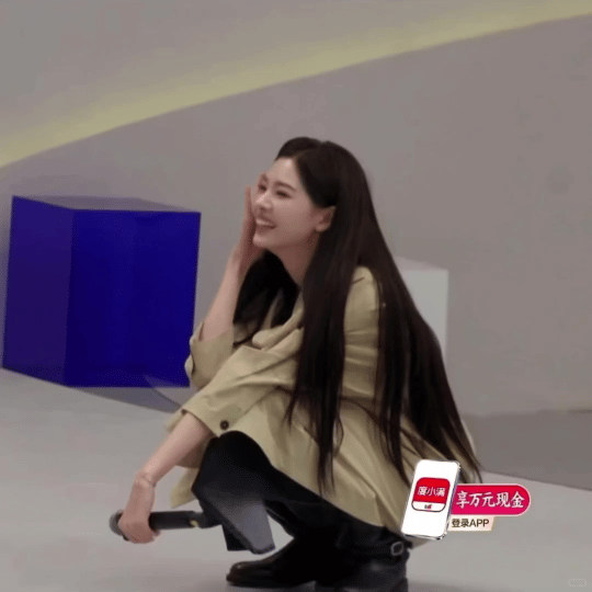 张艺上我是谁我在哪我该选谁被三位姐姐同时争抢，张艺上害羞又慌乱，完全是姐姐们看中