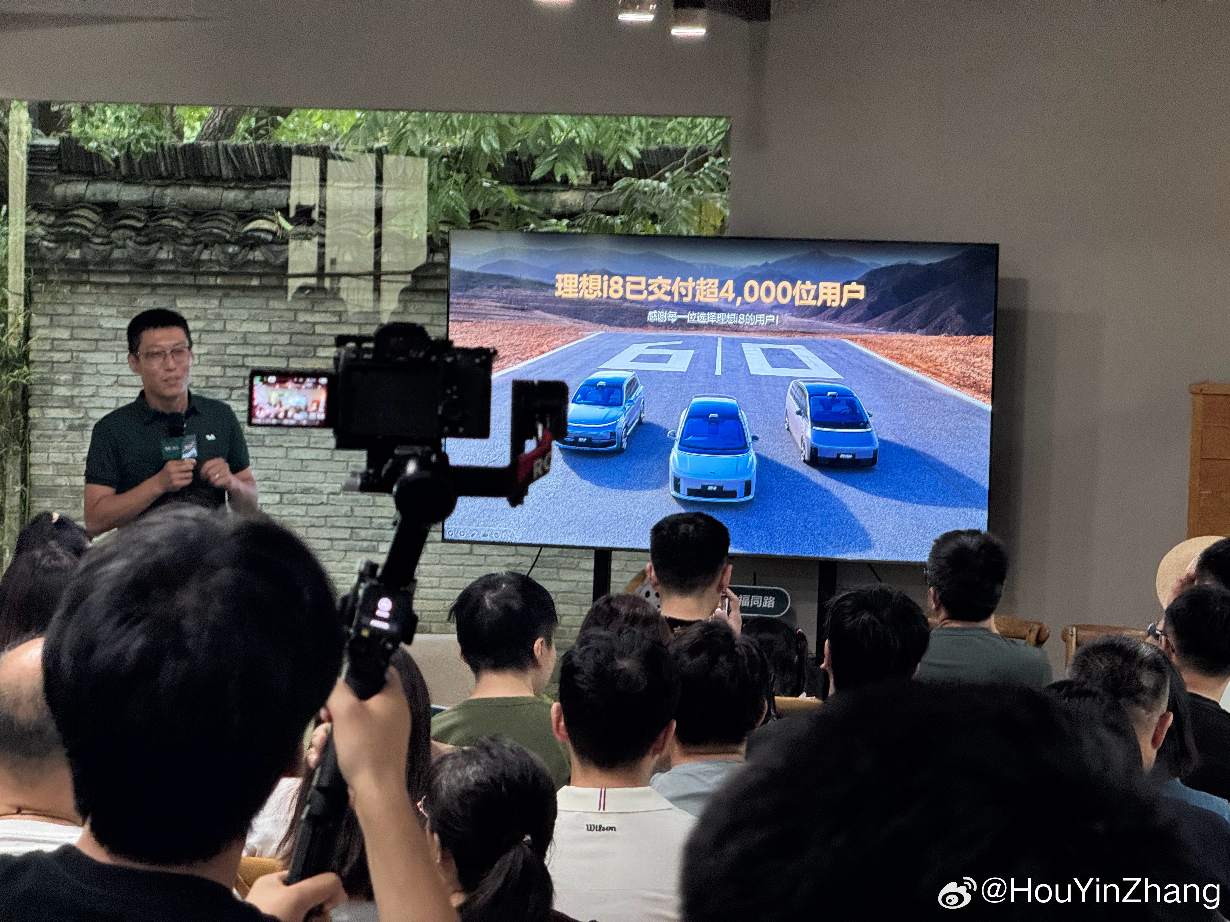 i8现在订单下单已经要11月下旬提车了大家对i8有兴趣的要抓紧下单了不然今年提不