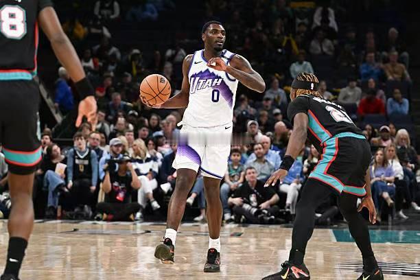 根据ESPN权威记者ShamsCharania报道，犹他爵士的后场球员文斯-威