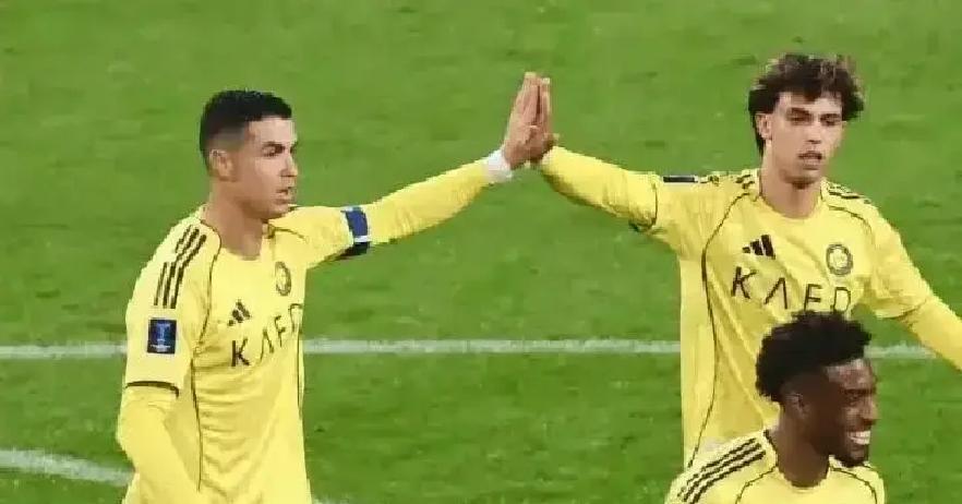 沙特人把C罗当成一台印钞机，工资两亿欧，回头就能印出六亿欧。球场坐得满满当当，七