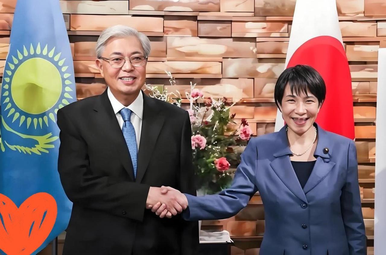 托卡耶夫这一手，真是把“端水大师”演绎到了极致。中亚几个老邻居还没动身，他先