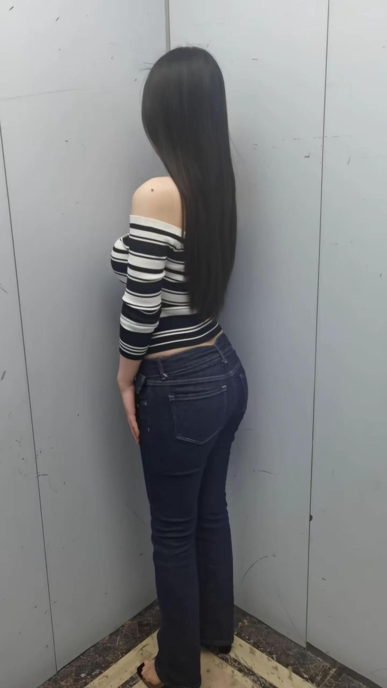 紧身上衣搭配牛仔裤牛仔裤yyds牛仔裤姐姐穿衣自由微胖女孩牛仔裤爱好者