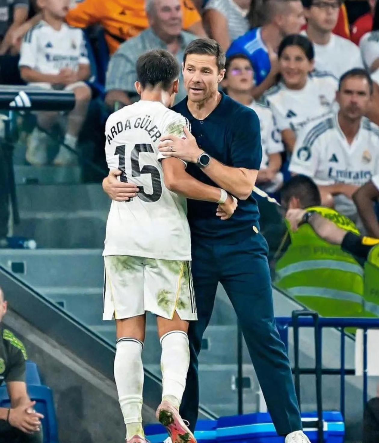 对阿隆索满意的球员包括：迪安·胡伊森、卡雷拉斯、库尔图瓦、居莱尔、姆巴佩。不