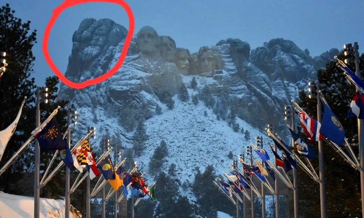 特朗普想上总统山？专家说没地儿了！听说没？特朗普想往总统