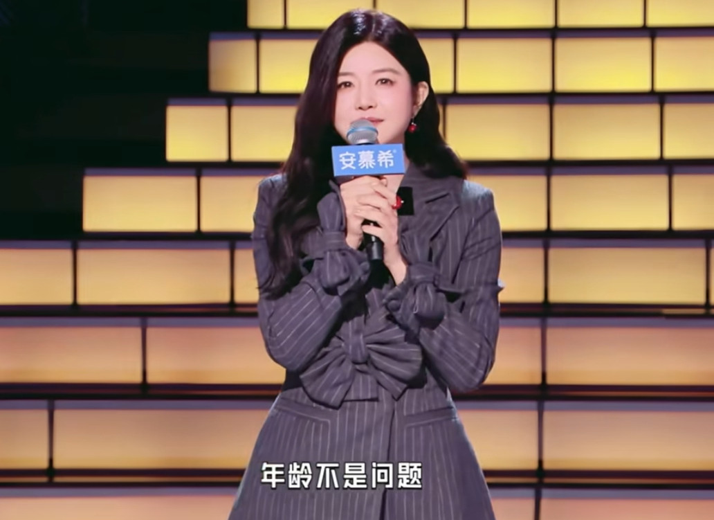 陈妍希脱口秀首秀夯爆了！香奈儿老了真还是香奈儿。演员——脸圆，新梗王要出现了吗今