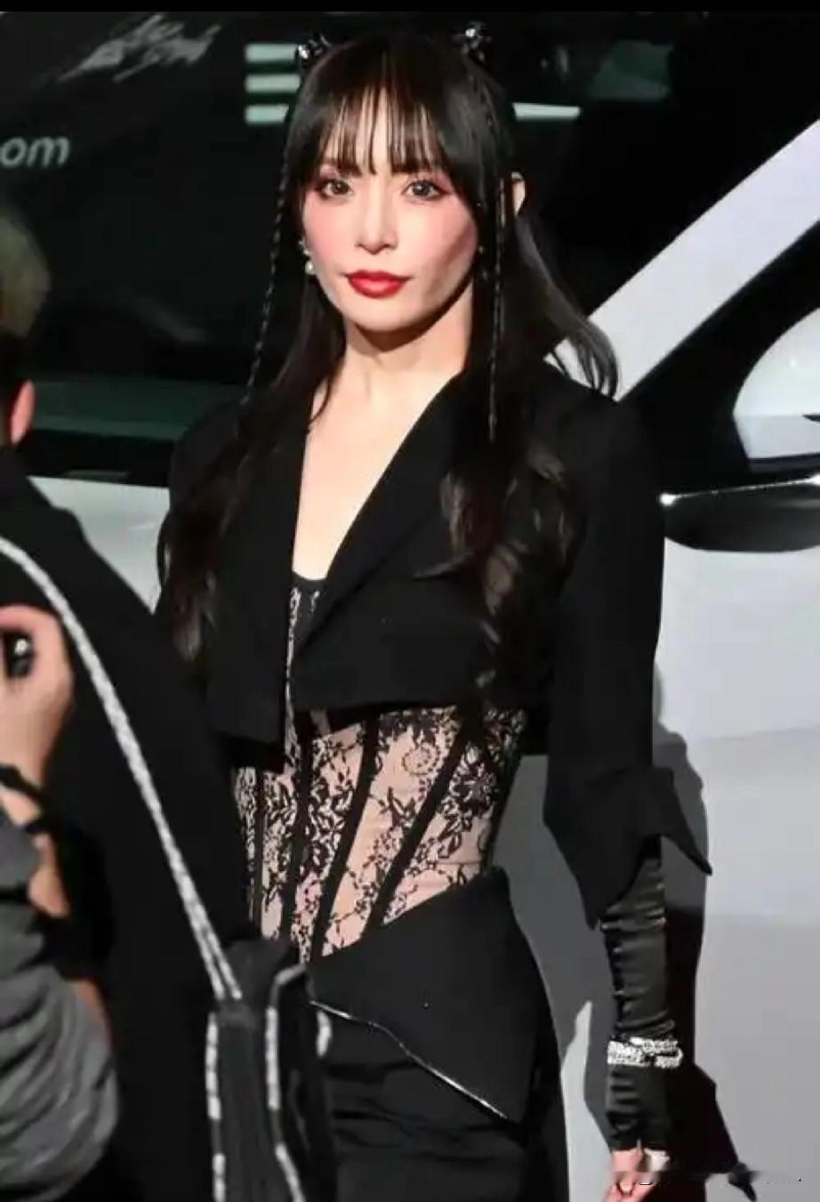 滨崎步的上海演唱会因为国家关系被取消，滨崎步也发文表示自己很难过。网友