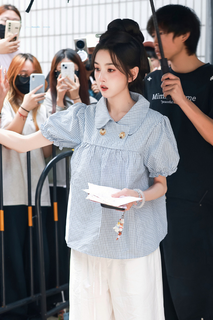 宋祖儿吴蒖蒖宛如被冻伤的雪兔一般可爱🐰