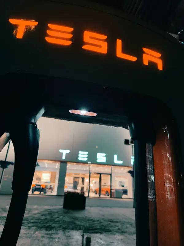 马斯克身家继续“狂飙”太惊人了！截至2026年1月1日，他净资产暴增2440亿美