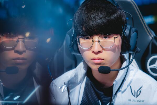 韩媒国民日报发布GEN上单Kiin休赛期采访一文，其中聊到了世界赛输给KT的主因