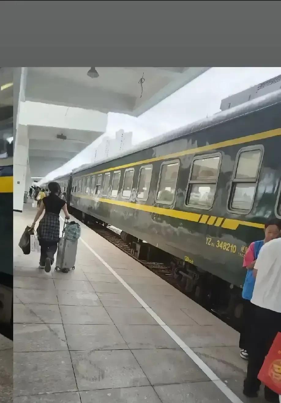 常州这对小两口谈彩礼，一开始卡壳。女方家开口要个数字，男方爸妈脸都绿了，以为得