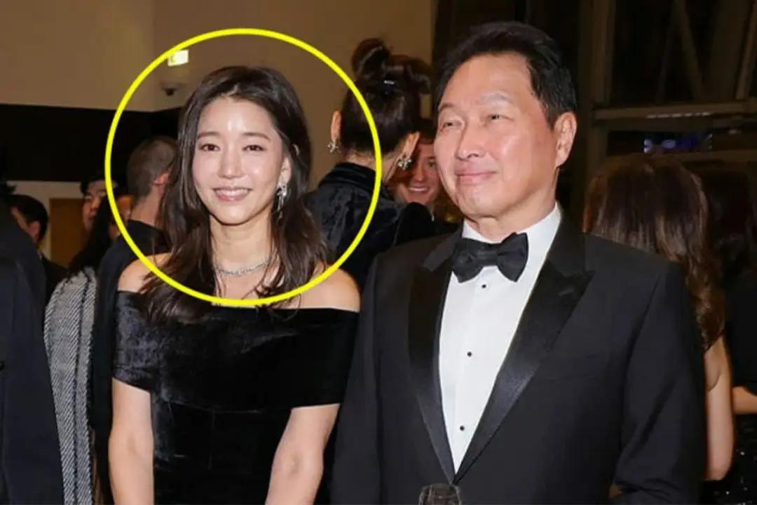 财阀又如何？不也是个纯粹的“恋爱脑”！“有了新人忘旧人”，说的就是SK2老板吧