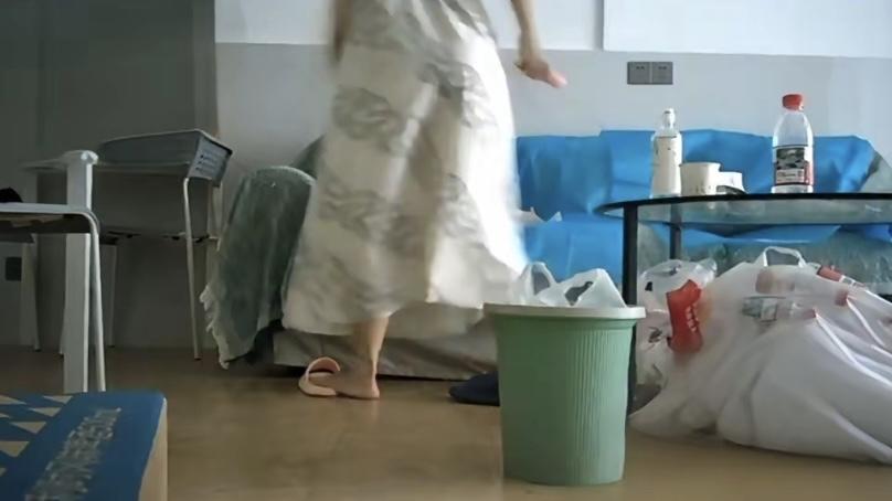 本来以为是个老牛啃嫩草的故事，但看过视频的网友，都能够看得出来，全程都是