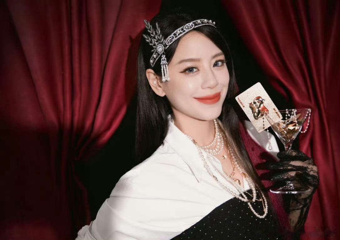 谢娜说江语晨是进步女一谢娜直白夸赞江语晨，实打实的蜕变肉眼可见，当之无愧的进步女