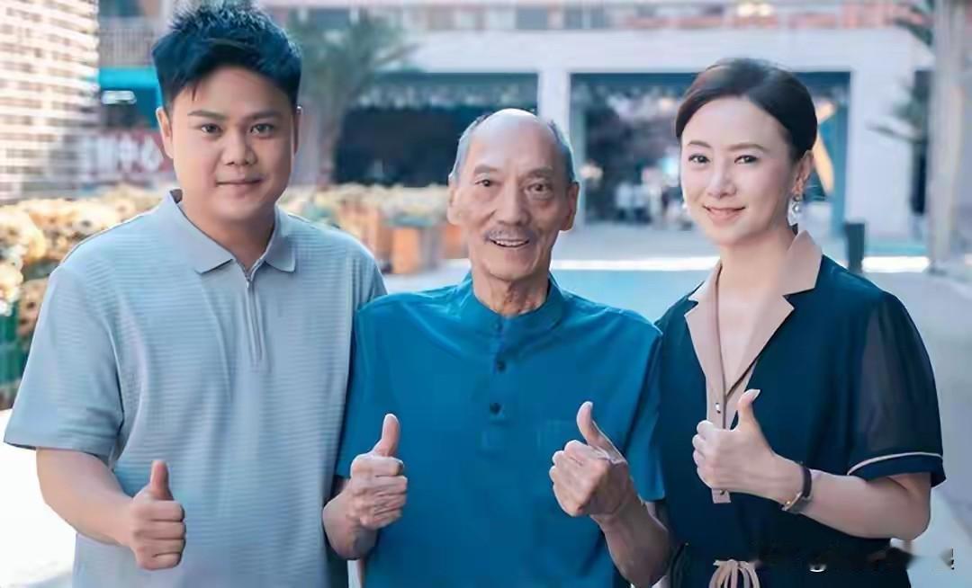 香港演员袁祥仁1月1日去世，享年69岁。他出身武术世家，是袁小田之子，袁和平胞兄