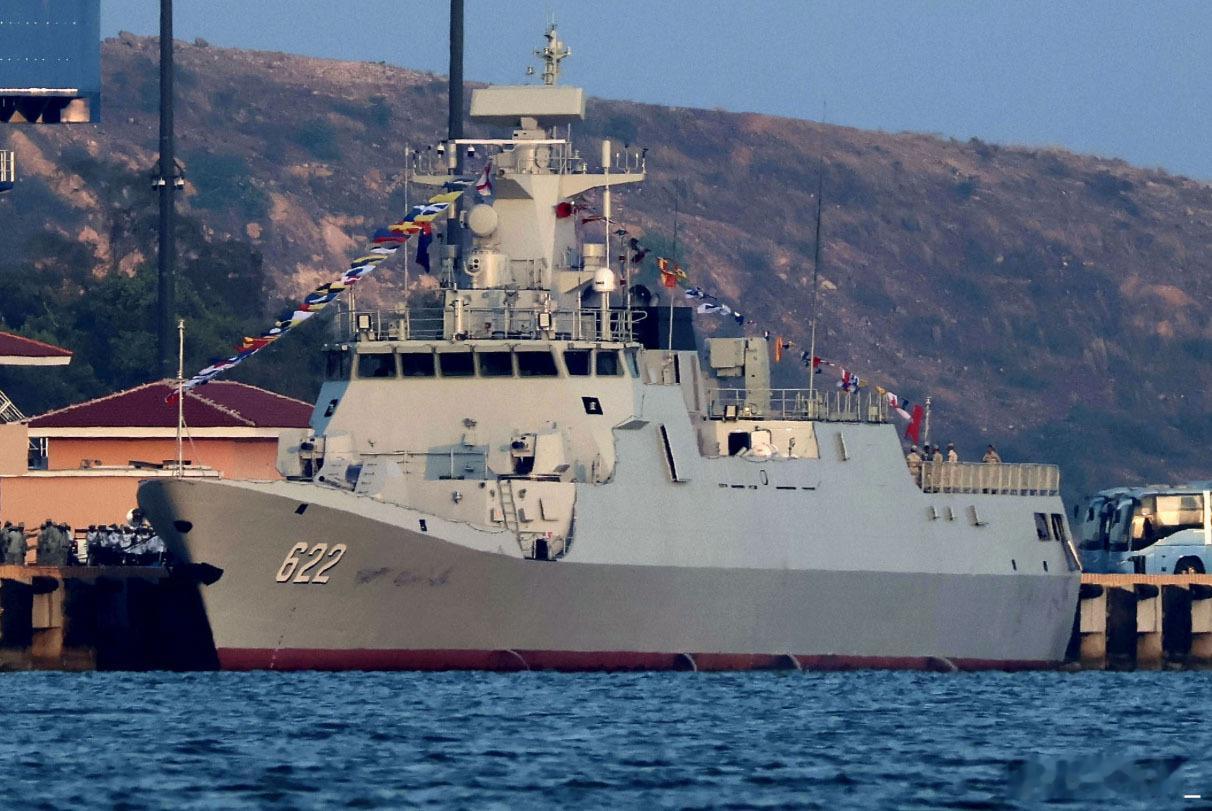 柬埔寨政府今天在云壤海军基地举行首艘056C型护卫舰服役仪式，该舰舷号622。护