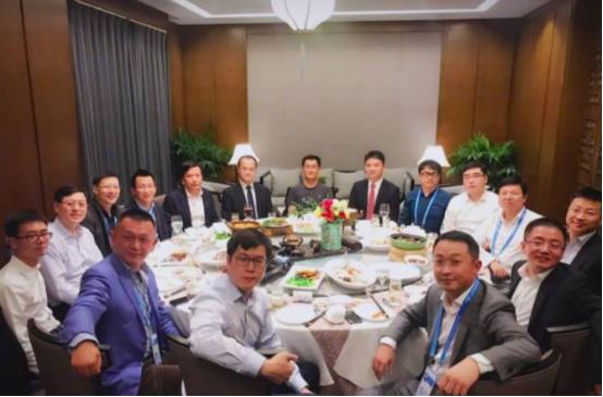 饭局上领导突然夸你老婆漂亮，只会说谢谢直接掉价！90%的人都答错了，懂行的人用一