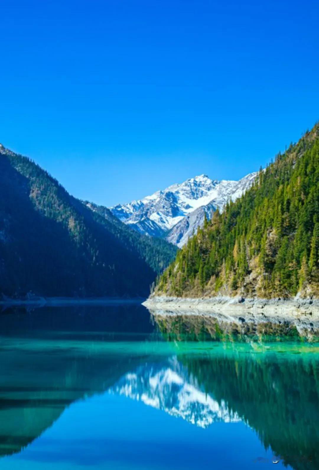 一段值得深思的话：“女人一定要明白，除了你老公，其他任何男人主动接近你，找你聊天