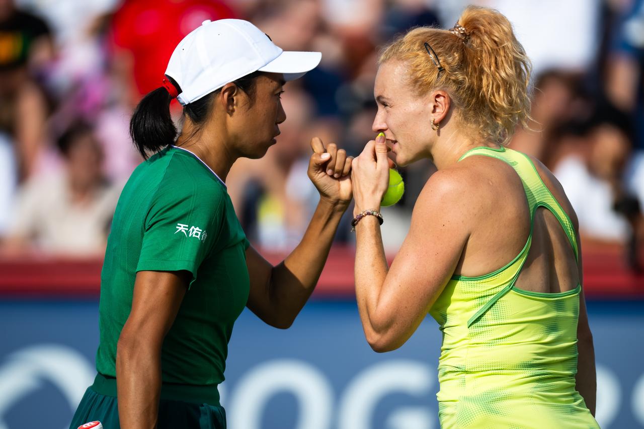 头号种子势不可挡！张帅组合两盘横扫晋级四强，半决赛静候强敌！WTA1000多伦