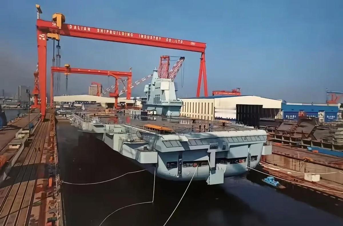 南海新船坞曝光，中国航母不再“北修南跑”，时间成本大大减少卫星图显示，海南新