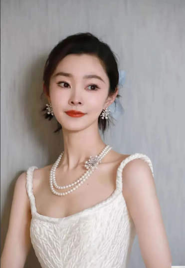 宋轶为什么一直火不起来​原因非常简单​不是她不漂亮，也不是她没有演技