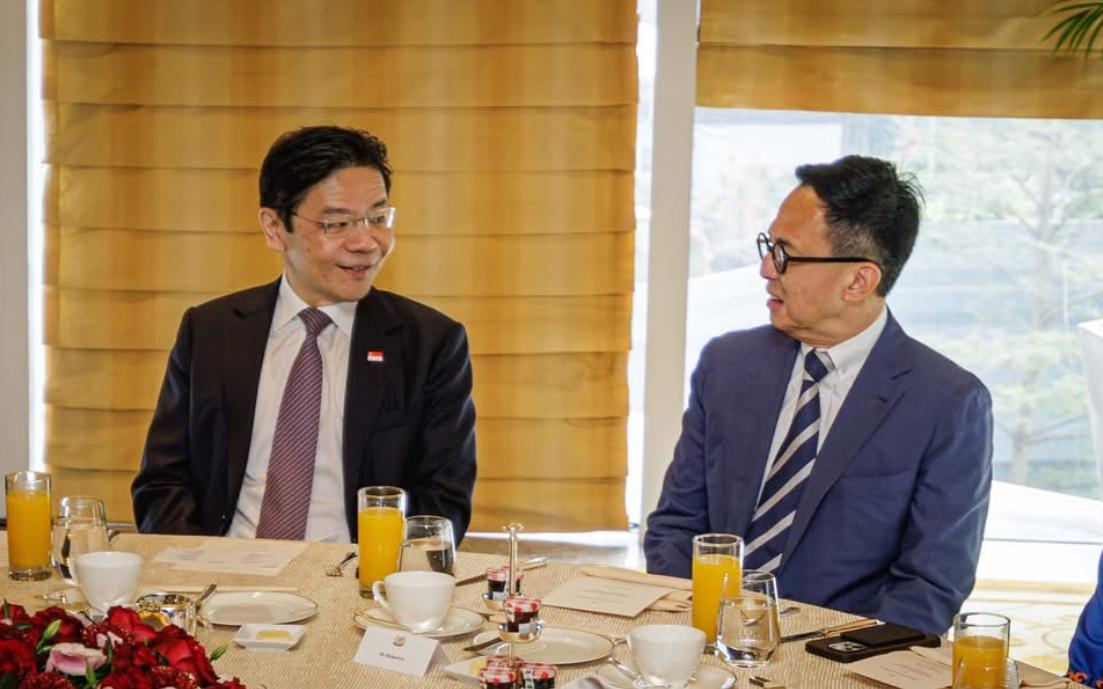 果然，霍启刚、何超琼都摆脱了“名媛阔少”的标签！近日新加坡总理黄循财访问香港，还