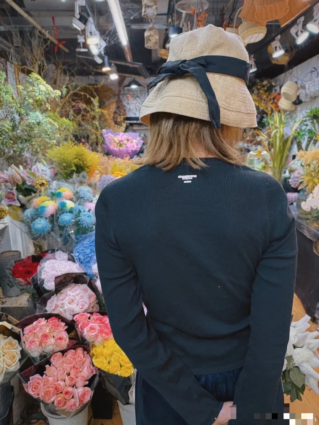 袁弘浪漫庆生张歆艺：一室鲜花藏深情，八年婚姻如初见5月29日清晨，袁弘在社交平台