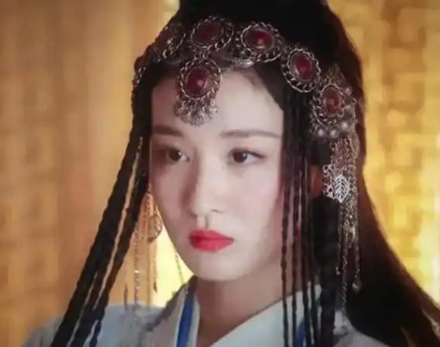 公元546年，柔然使者提刀闯进东魏丞相高欢房中，逼迫50岁的高欢去陪伴16岁的蠕