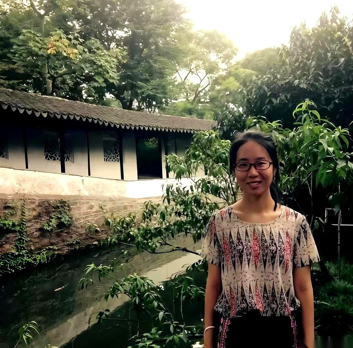 鼠标滑过网传那份长达86页的举报材料，一对女儿写下字句，直接撕开了她们父亲长达十