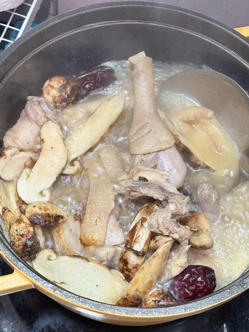 鲜到爆炸套餐[爱心]松茸老母鸡汤和黄油煎松茸​​​