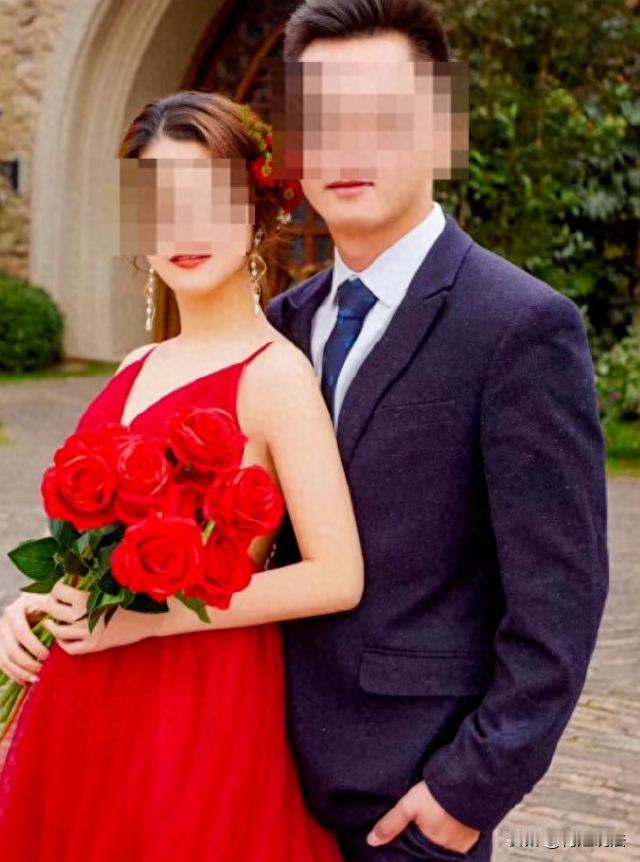 四川绵阳，康先生大学毕业后就外出打工，年龄大些后便回到绵阳做KTV的客户经理，经