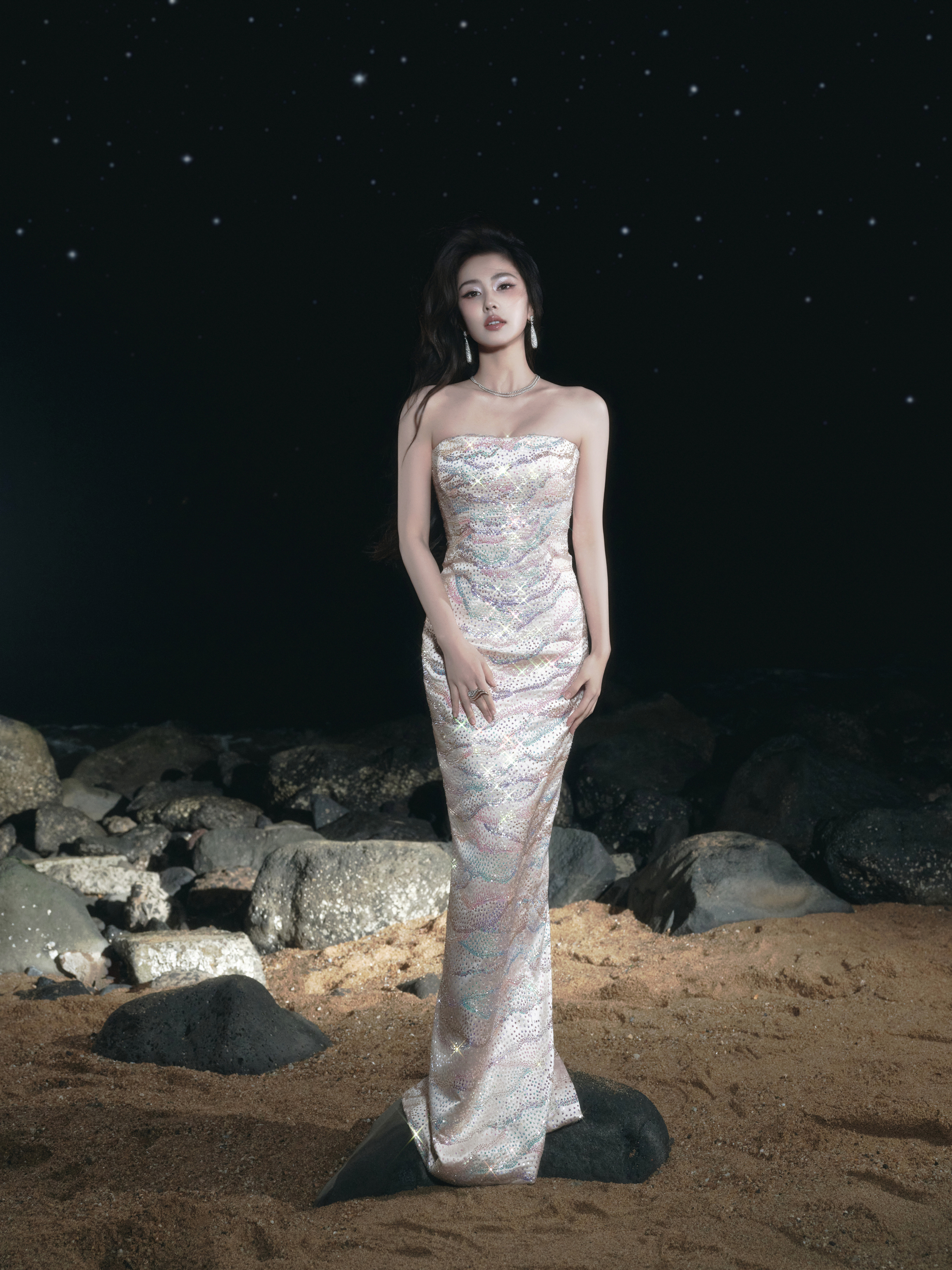 白鹿｜星光大赏出图今晚第三套，高定造型输出继续，白鹿身穿RahulMi