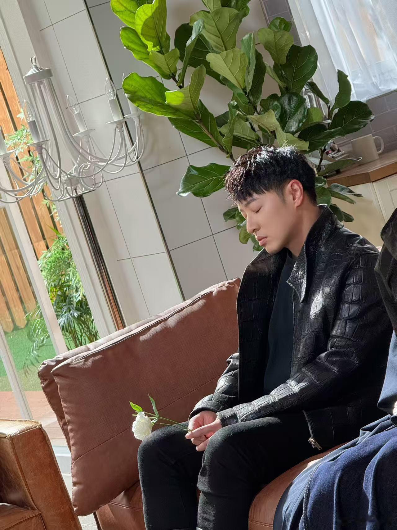 潘玮柏发歌瘦下来发完吃回去潘玮柏时间的参照物是什么发歌前的严格自律让潘玮柏的