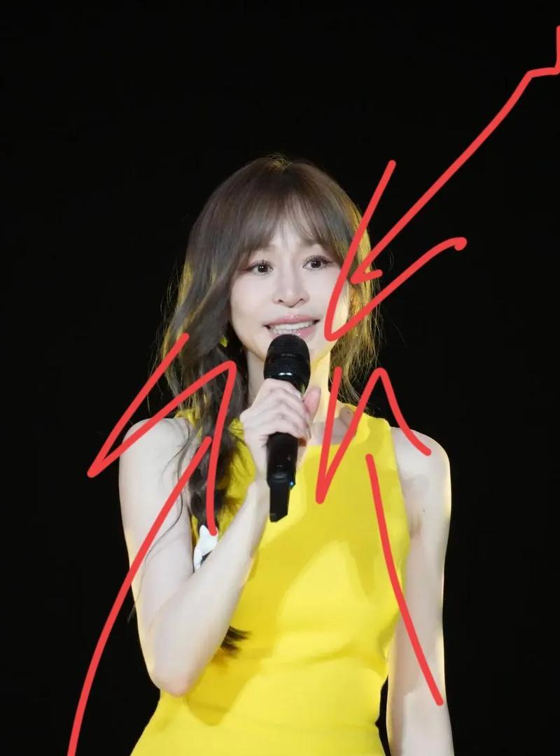 对不起，我真的无法同情王心凌原因很简单总讨论她42岁没结婚，有人说她感情不顺