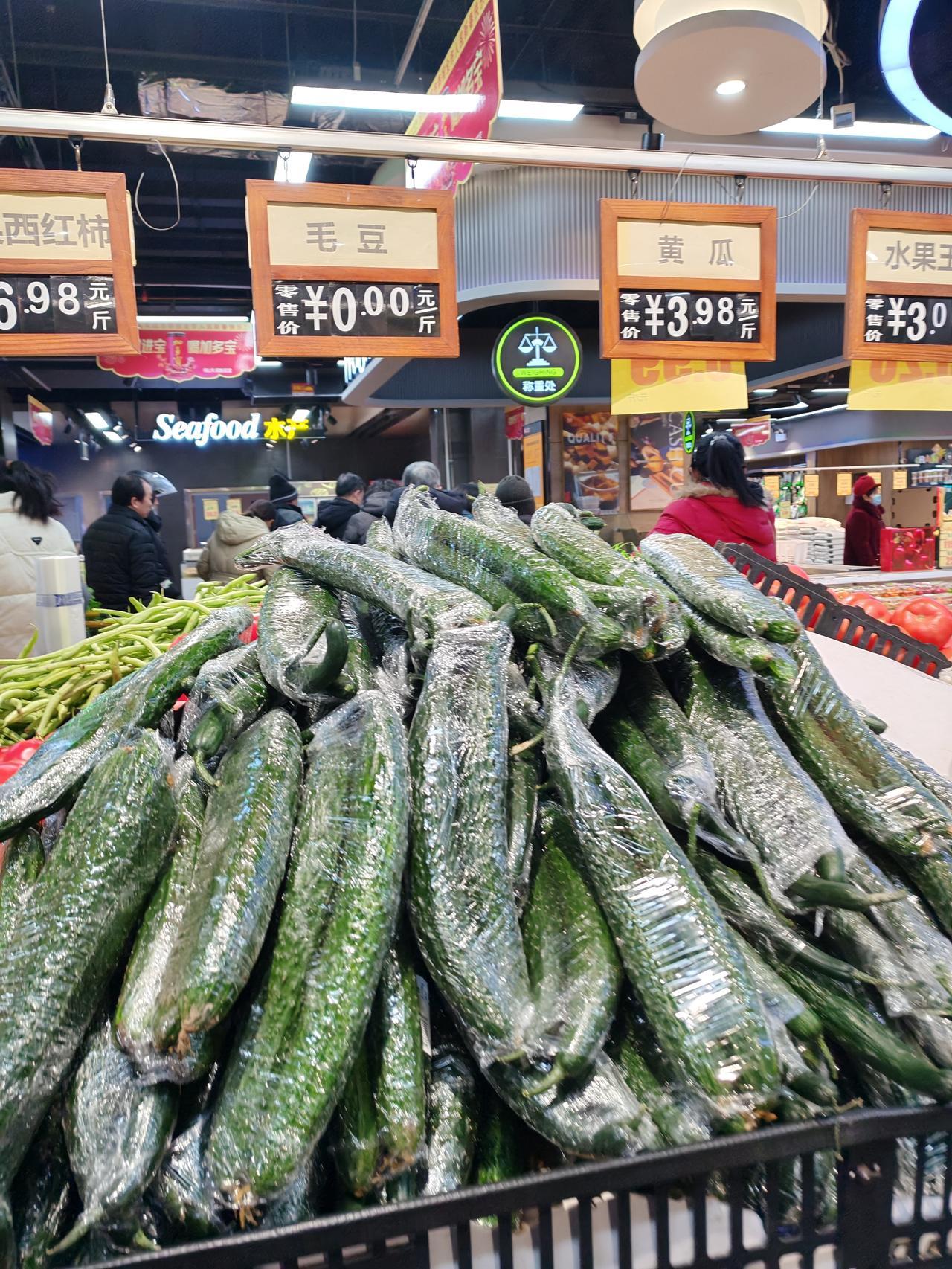 分享一波菜价1月5日，这是陕西西安市高陵区所辖的一个超市，菜价行情大致如下：小