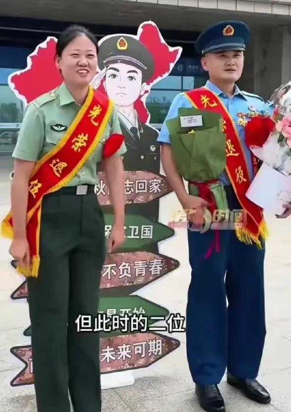 “太有缘了！”安徽宿州，两位妈妈在高铁站接服役12年退伍的儿子和女儿。没想到，男