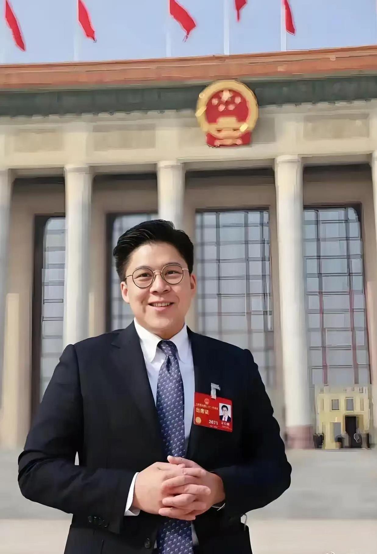 “霍启刚这波格局，直接甩某些豪门十条街！最近他一句“是国家给了我机会”，全