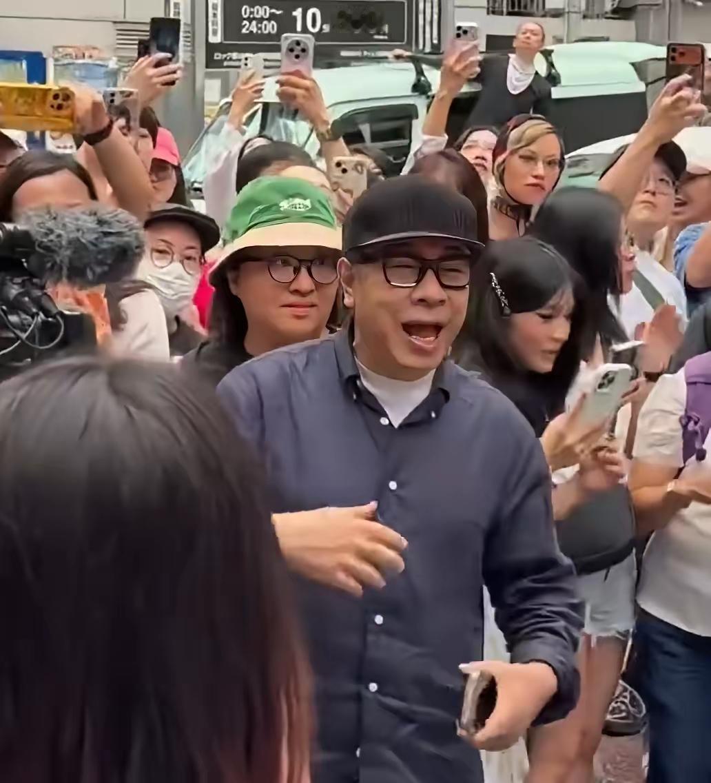 蔡康永这是彻底不回大陆市场了。​据网友爆料，蔡康永把经纪人的电话都删了。此处的