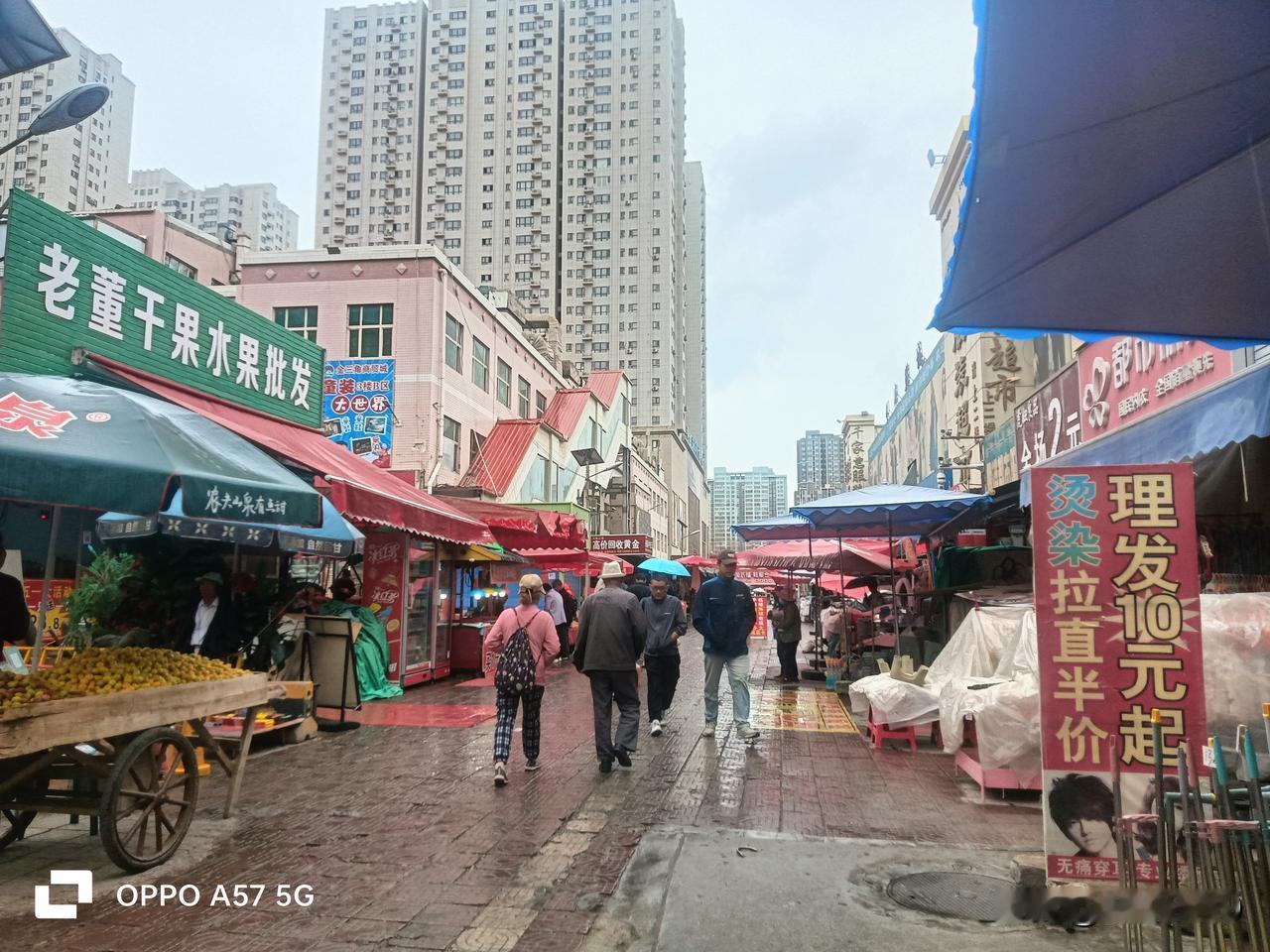 库尔勒迎来今年第一场春雨。由于地处塔克拉玛干沙漠边缘，梨城库尔勒年平均降雨量大
