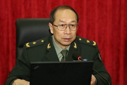 一次，记者曾问金一南：“为什么英国宁愿归还富得流油的香港，却以损失6艘军舰、