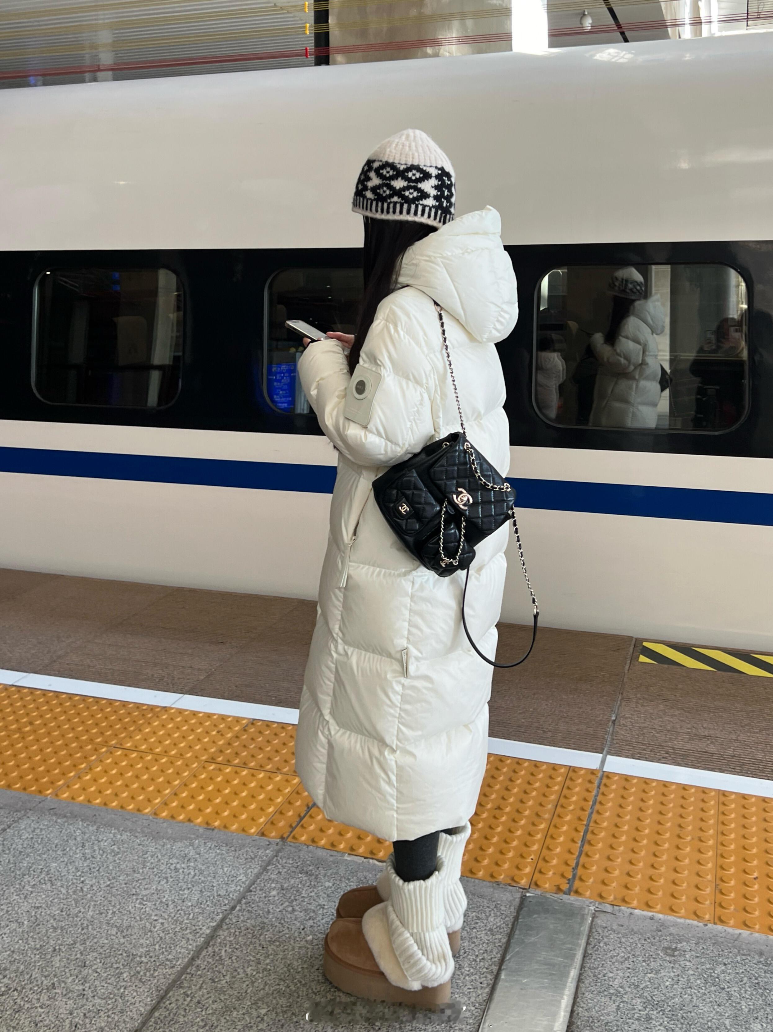 穿了300g充绒的羽绒服在高铁站被要链接了😂今年千挑万选选出来的这个罗上长款羽