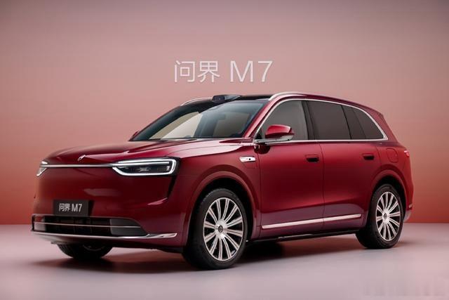 成都车展焦点车型来了！问界新M7一亮相就惊艳全场。全新家族化前脸，新配色新内饰