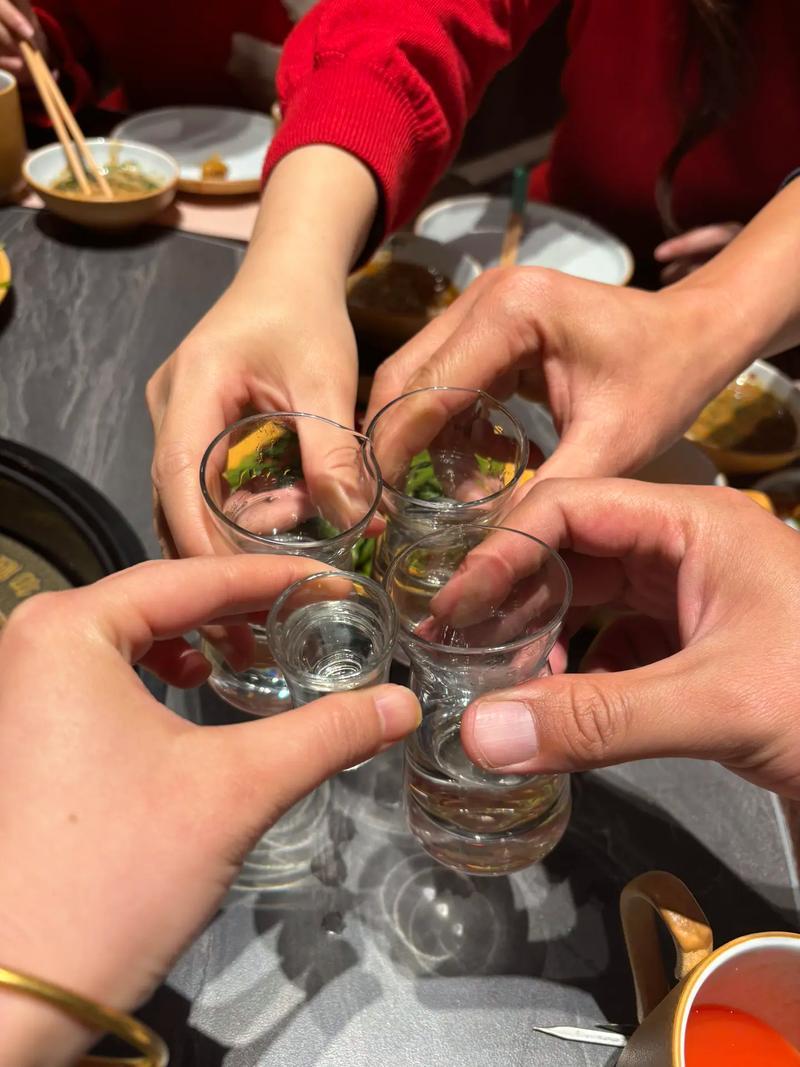 前天晚上和几个朋友小酌，喝的“汾20”。我有好几年不喝酱香型以外的白酒了，这回一